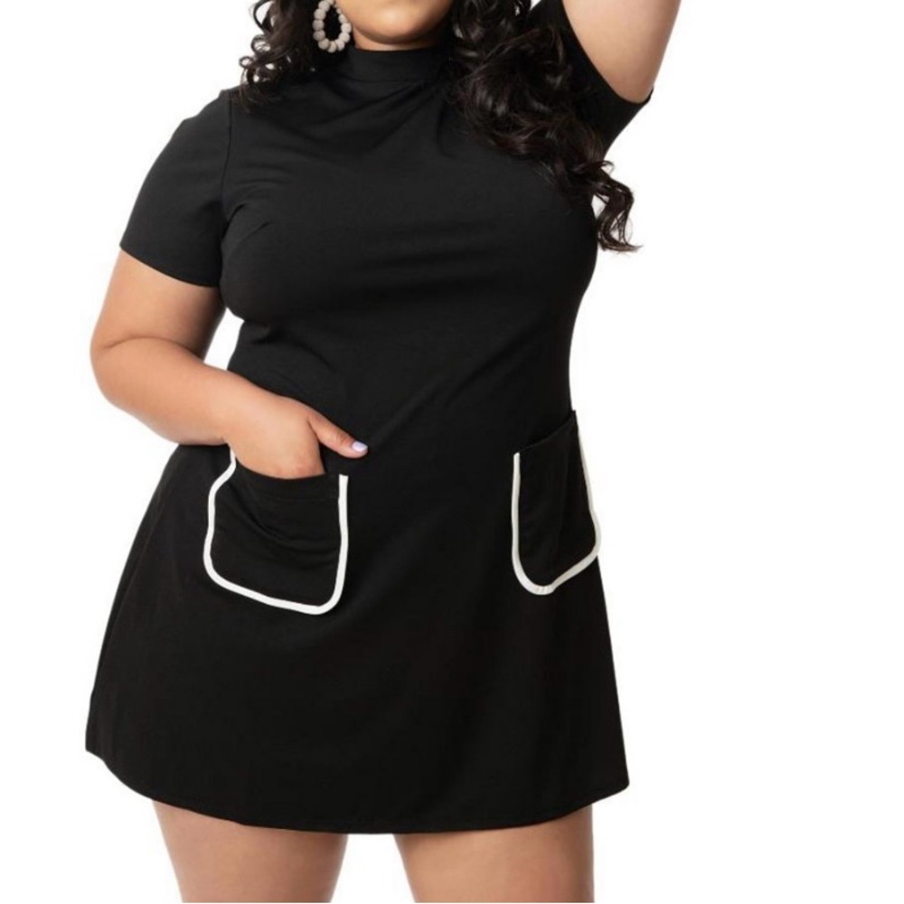 Plus Size Mock Neck Short Sleeve Wave Maker Shift Dress